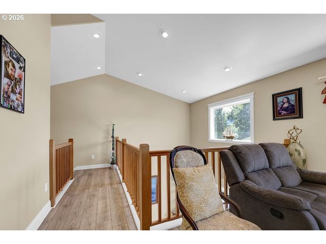 935 HEMLOCK St, Florence, OR 97439