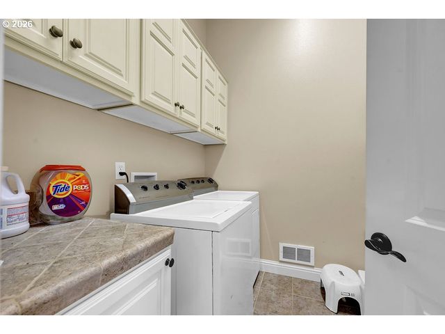 935 HEMLOCK St, Florence, OR 97439