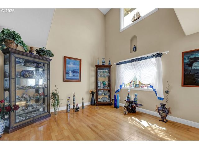 935 HEMLOCK St, Florence, OR 97439