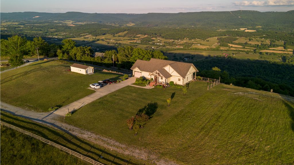 13242 Brockdell Road, Pikeville, TN 37367