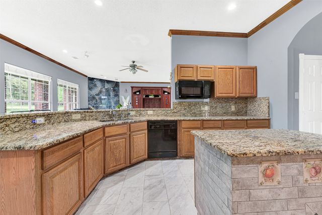 1915 Lillian Avenue, Glenn Heights, TX 75154