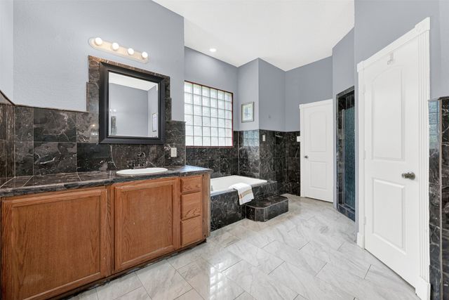1915 Lillian Avenue, Glenn Heights, TX 75154