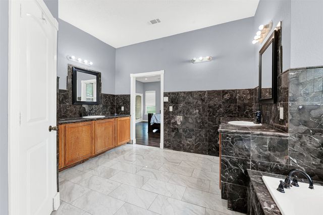 1915 Lillian Avenue, Glenn Heights, TX 75154