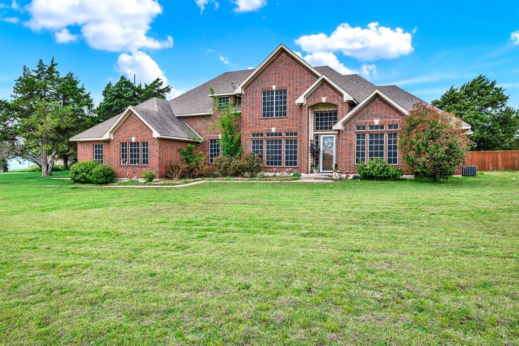 1915 Lillian Avenue, Glenn Heights, TX 75154