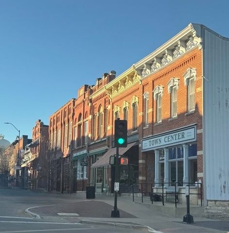 1528 3rd Street SW, Mt Vernon, IA 52314