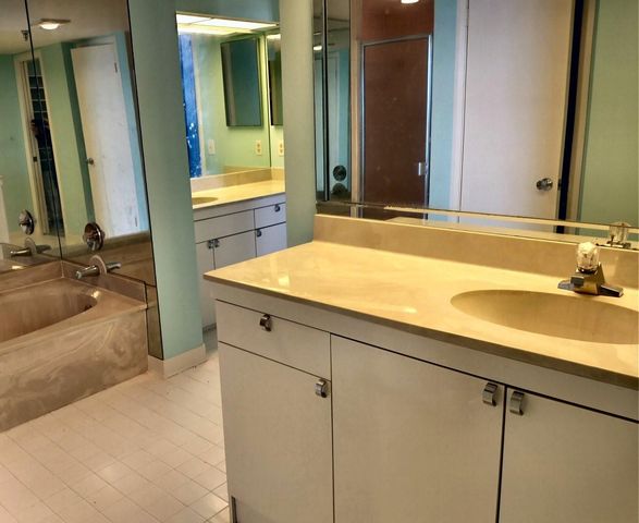 123 Lakeshore 2042, North Palm Beach, FL 33408