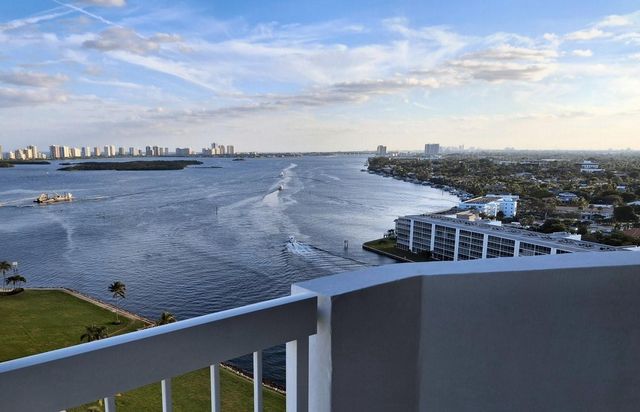 123 Lakeshore 2042, North Palm Beach, FL 33408