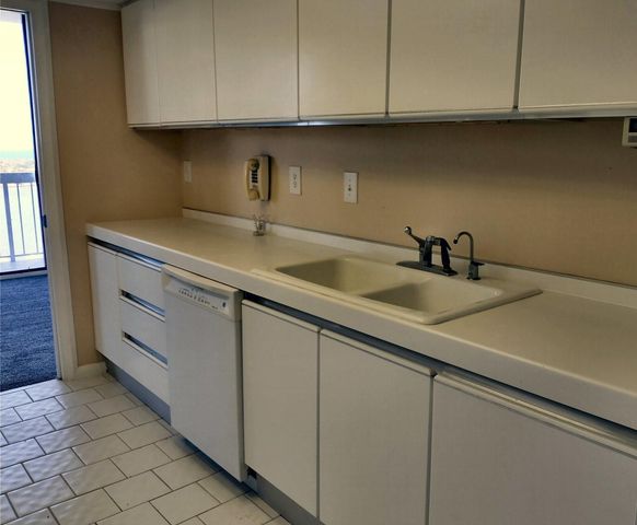 123 Lakeshore 2042, North Palm Beach, FL 33408