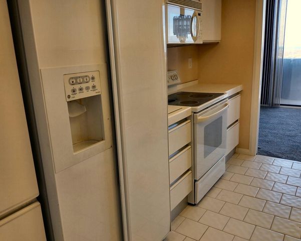 123 Lakeshore 2042, North Palm Beach, FL 33408