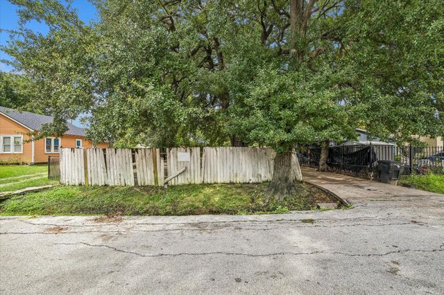 4705 Siegel Street, Houston, TX 77009