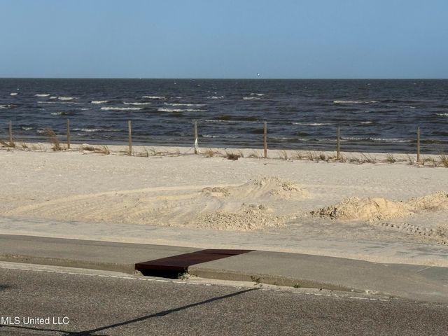 202 Vacation Lane, Waveland, MS 39576