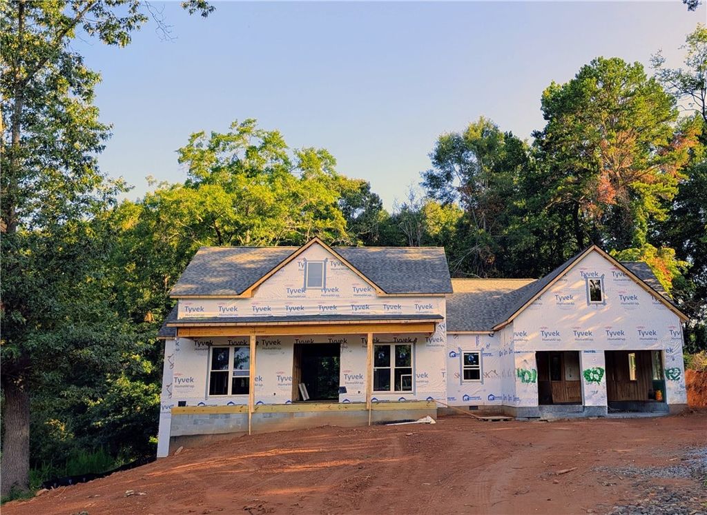 408 Marina Bay Drive, Seneca, SC 29672