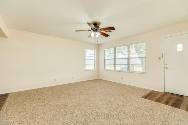 837 Pin Money Street, Clute, TX 77531