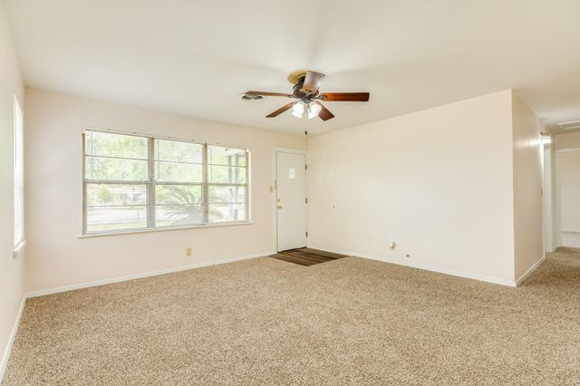 837 Pin Money Street, Clute, TX 77531