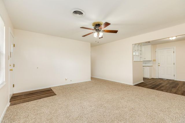 837 Pin Money Street, Clute, TX 77531