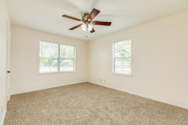 837 Pin Money Street, Clute, TX 77531