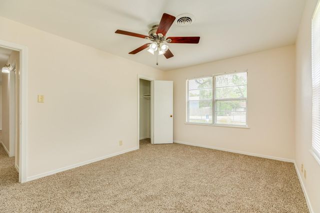 837 Pin Money Street, Clute, TX 77531