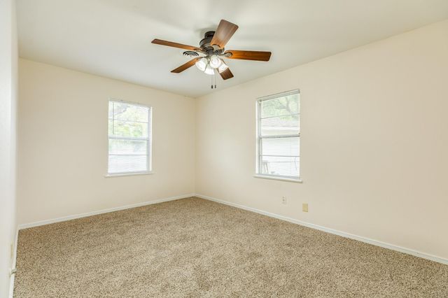 837 Pin Money Street, Clute, TX 77531