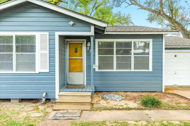 837 Pin Money Street, Clute, TX 77531