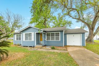 837 Pin Money Street, Clute, TX 77531