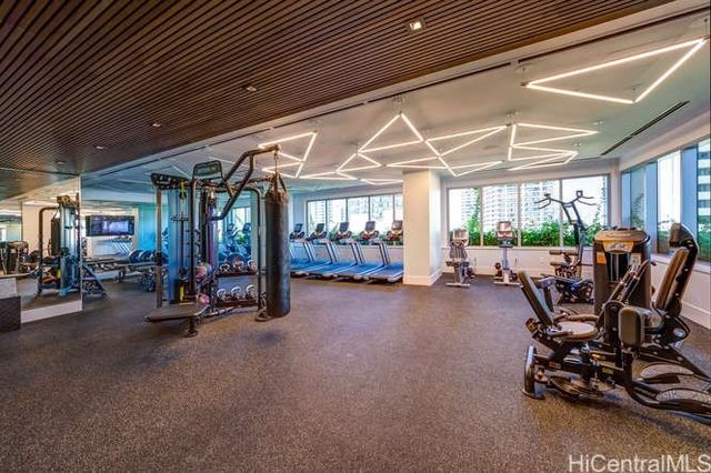 2139 Kuhio Avenue D1805, Honolulu, HI 96815