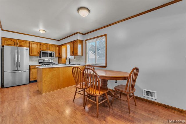 4197 Monroe Street, Dearborn Heights, MI 48125