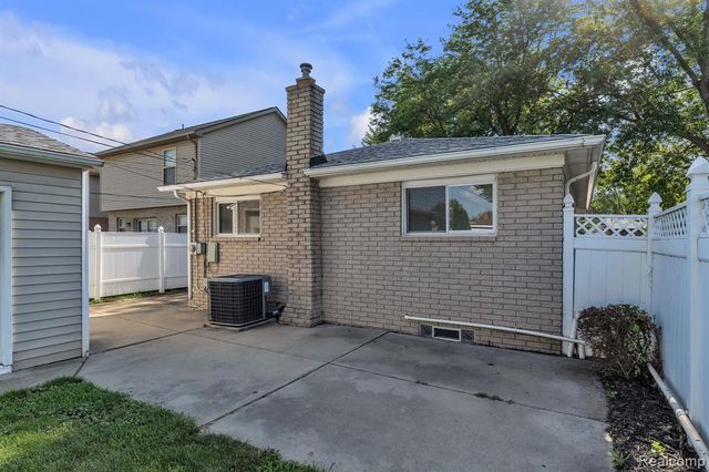 4197 Monroe Street, Dearborn Heights, MI 48125