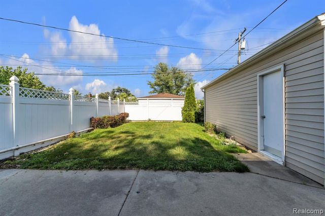 4197 Monroe Street, Dearborn Heights, MI 48125