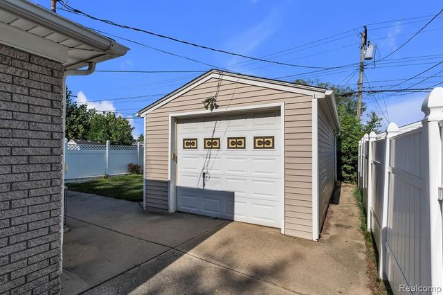 4197 Monroe Street, Dearborn Heights, MI 48125