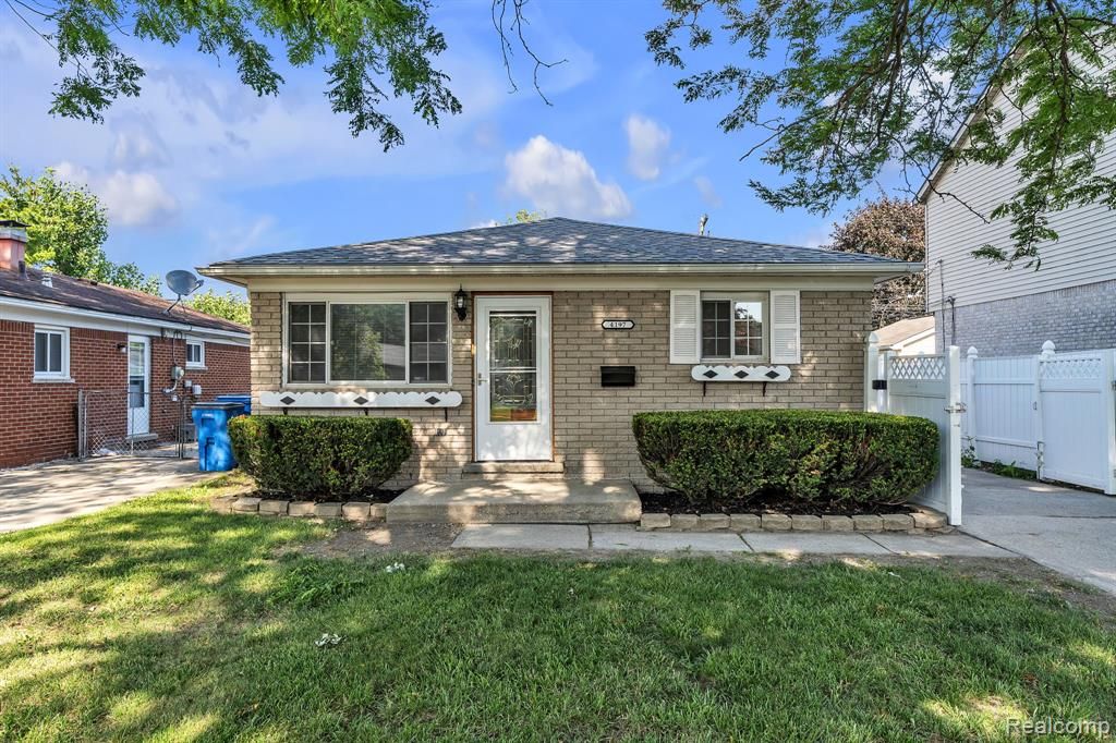 4197 Monroe Street, Dearborn Heights, MI 48125
