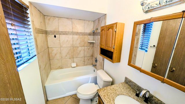 15808 N Twin Lakes Drive, Tucson, AZ 85739