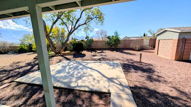 15808 N Twin Lakes Drive, Tucson, AZ 85739