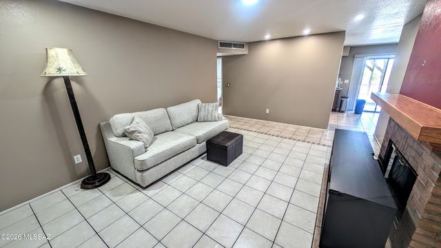 15808 N Twin Lakes Drive, Tucson, AZ 85739