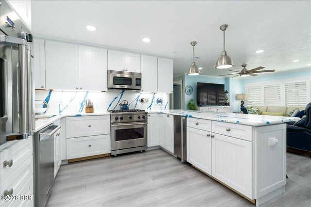 301 N Pine Street, New Smyrna Beach, FL 32169