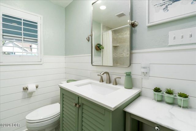 301 N Pine Street, New Smyrna Beach, FL 32169