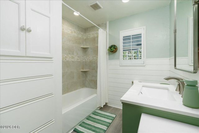 301 N Pine Street, New Smyrna Beach, FL 32169
