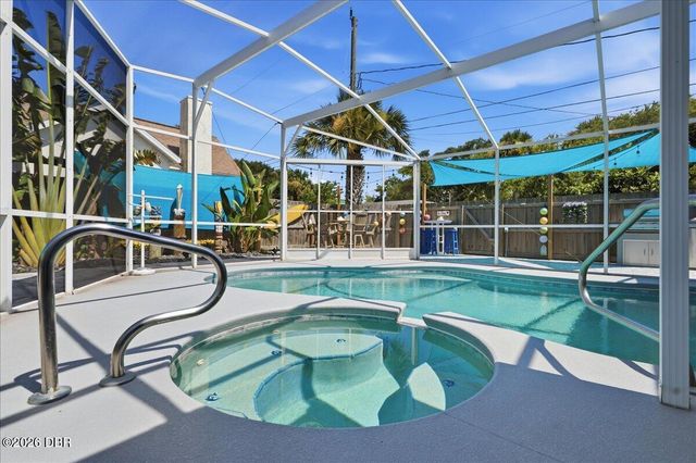 301 N Pine Street, New Smyrna Beach, FL 32169