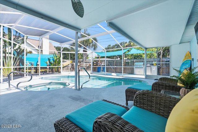 301 N Pine Street, New Smyrna Beach, FL 32169