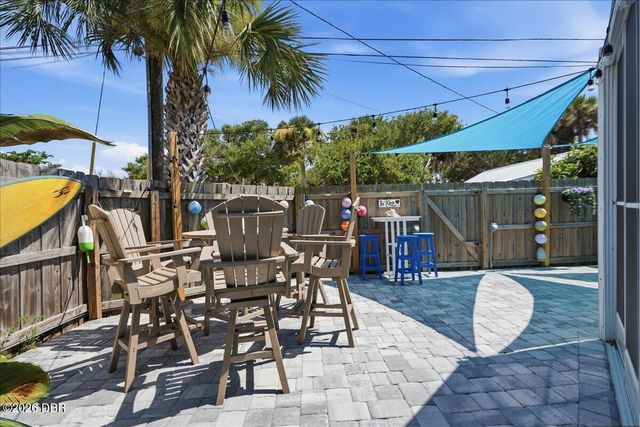 301 N Pine Street, New Smyrna Beach, FL 32169