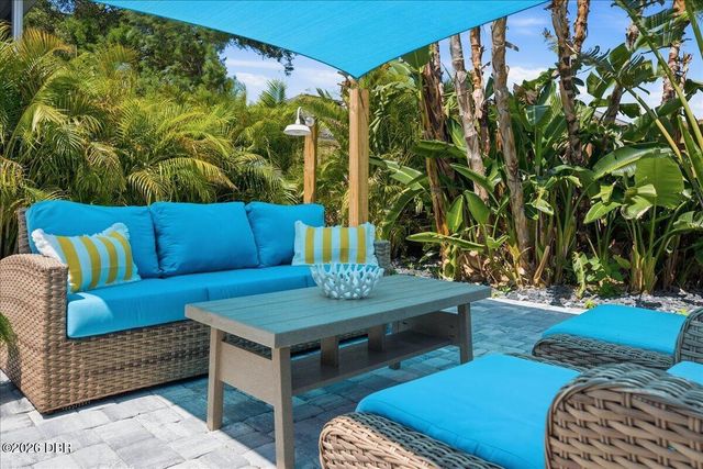 301 N Pine Street, New Smyrna Beach, FL 32169