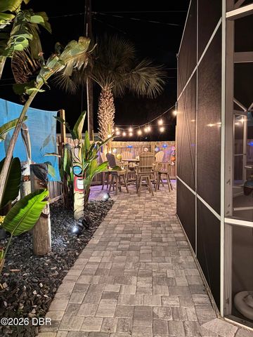 301 N Pine Street, New Smyrna Beach, FL 32169