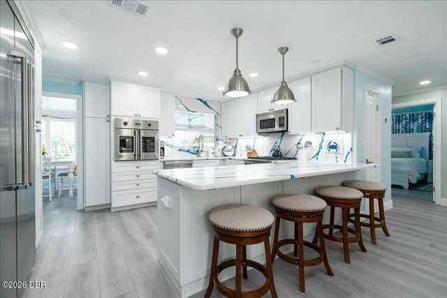 301 N Pine Street, New Smyrna Beach, FL 32169