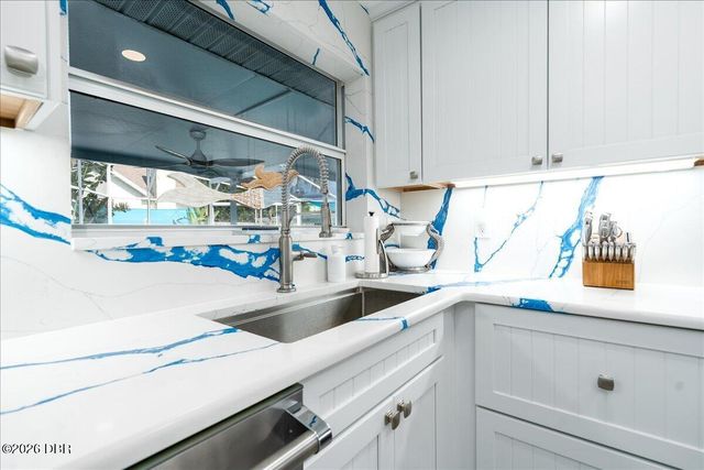 301 N Pine Street, New Smyrna Beach, FL 32169