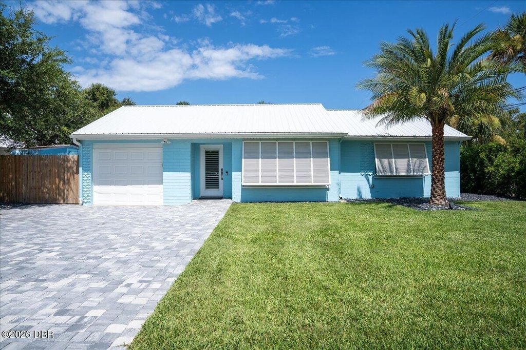 301 N Pine Street, New Smyrna Beach, FL 32169