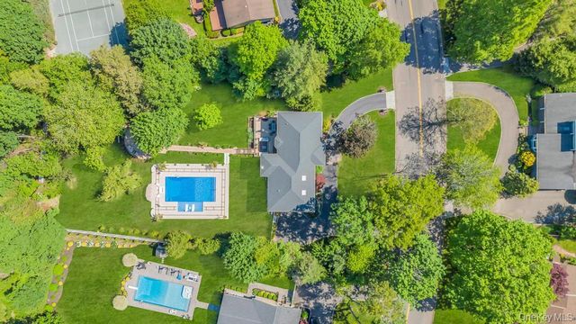 37 Wilmington Drive, Melville, NY 11747