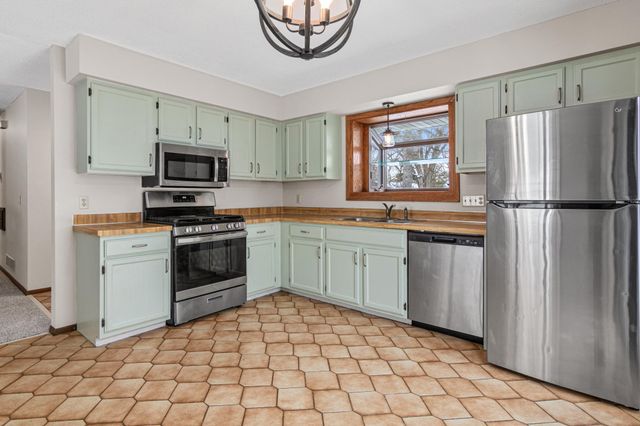 11250 Red Fox Drive, Maple Grove, MN 55369