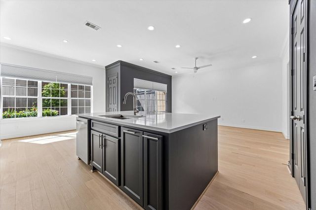 2813 Clinton Drive, Houston, TX 77020