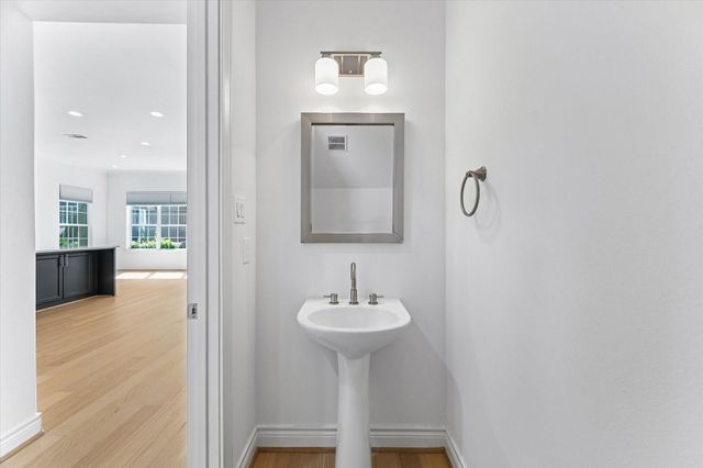 2813 Clinton Drive, Houston, TX 77020