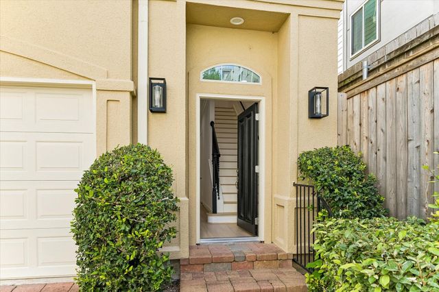 2813 Clinton Drive, Houston, TX 77020