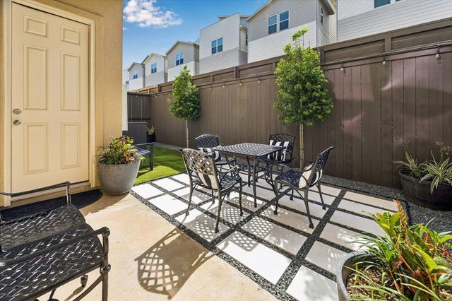 2813 Clinton Drive, Houston, TX 77020